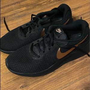 Women’s nikes